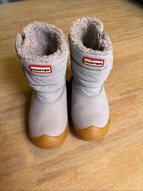 Hunter Puffer Winter Boots in Light Gray | 8